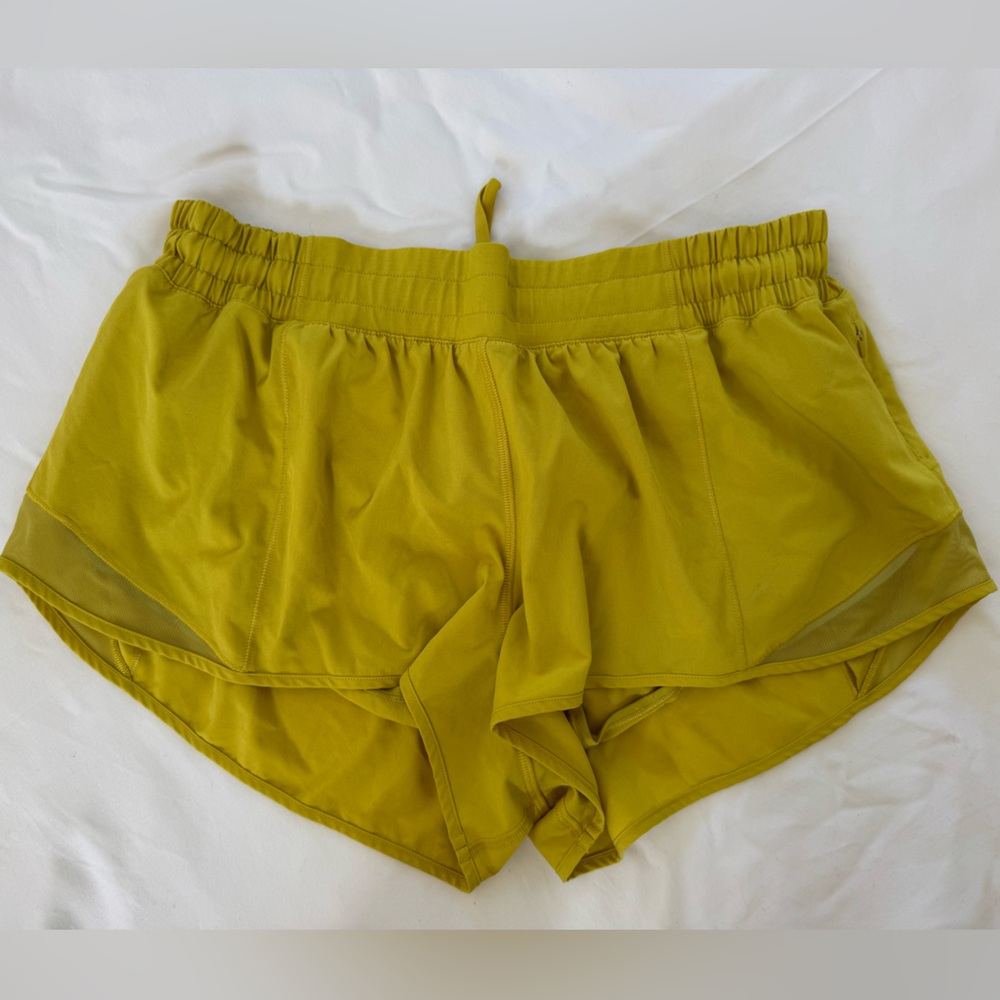 Lululemon athletica shorts size 12 hotty hot low rise